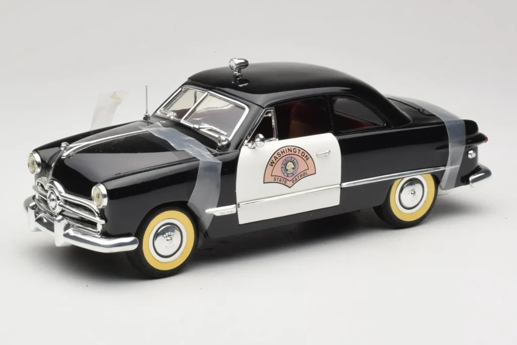 โมเดลรถ 1:18 Ford Sedan Washington State Police Solido (มือสอง)