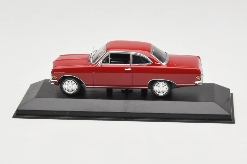 โมเดลรถ 1:43 Opel Rekord A สีแดง Minichamps (มือสอง)