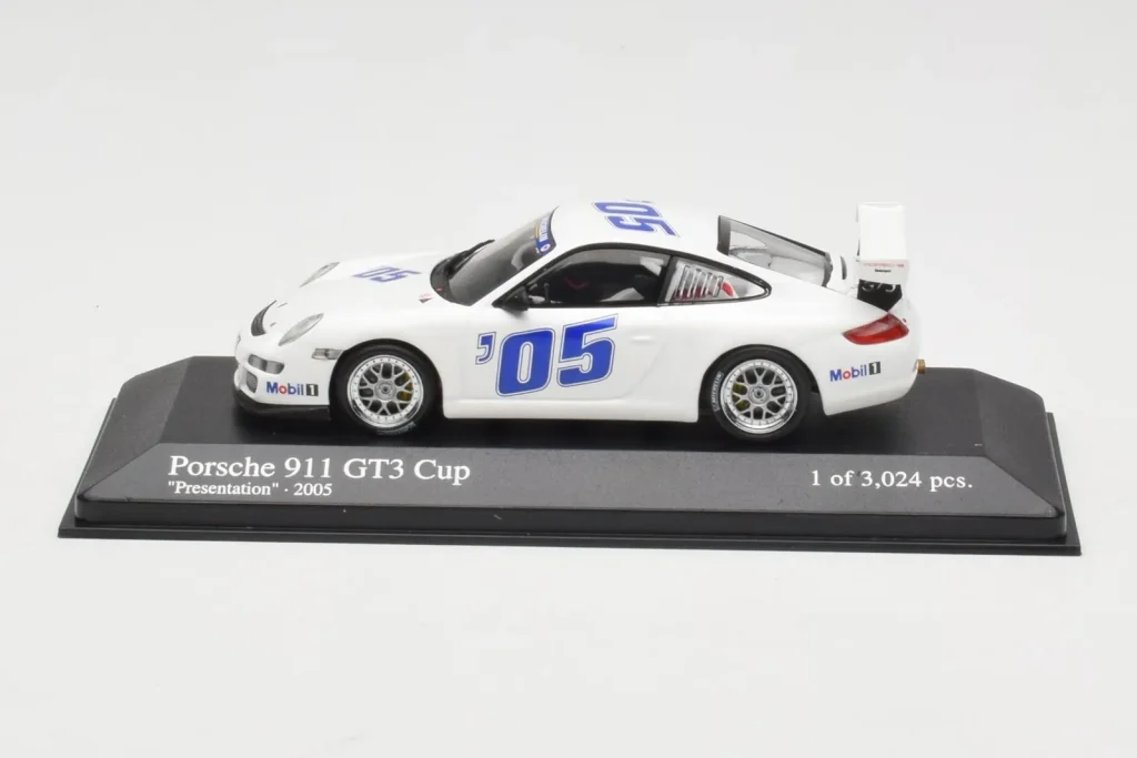 โมเดลรถ 1:43 Porsche 911 997 GT3 Cup #5 Presentation ปี 2005 Minichamps (มือสอง)