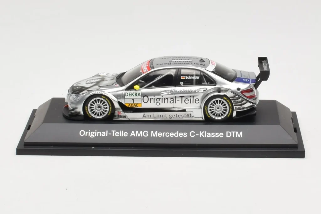 Model 1:43 Mercedes C-Class C204 DTM #1 B. Schneider DTM year 2007 Minichamps