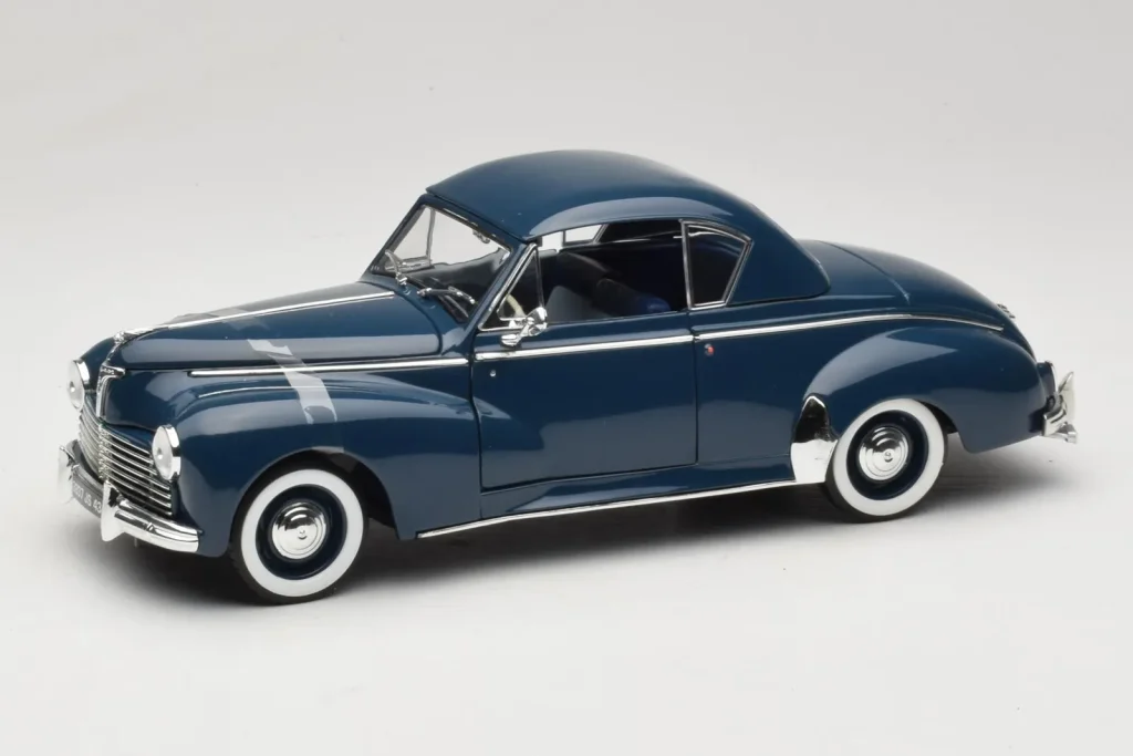 โมเดลรถ 1:18 Peugeot 302 Coupe สีน้ำเงิน Solido (มือสอง)
