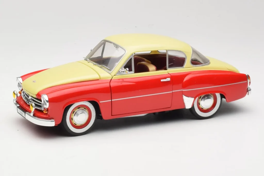 โมเดลรถ 1:18 Wartburg 311 Coupe Red & Beige Revell (มือสอง)