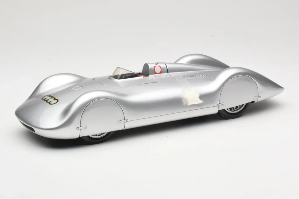โมเดลรถ 1:18 Auto Union Type C Streamliner #72 B. Rosemeyer World Record 1937 Revell (มือสอง)