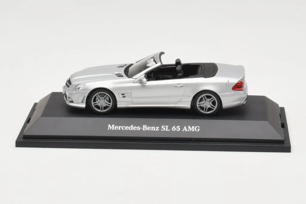 Model 1:43 Mercedes SL 65 AMG R230 silver Minichamps