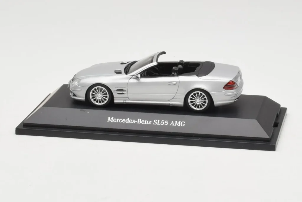 Model 1:43 Mercedes SL 55 AMG R230 silver Minichamps