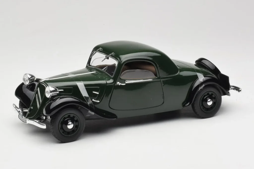 โมเดลรถ 1:18 Citroen Traction Avant 11 Coupe สีเขียว Solido (มือสอง)