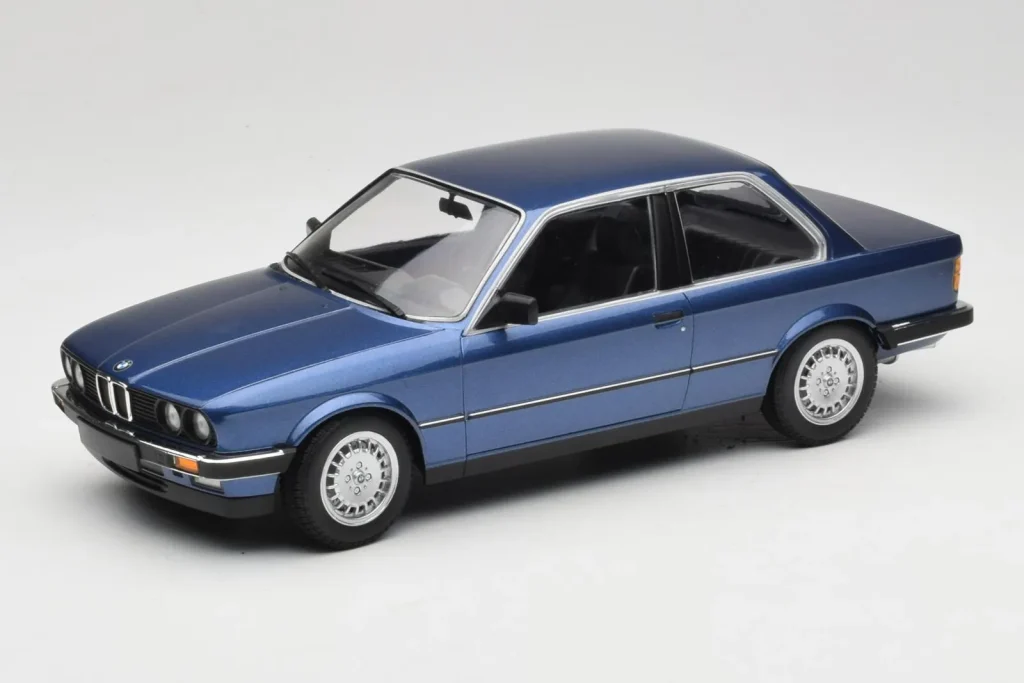 车型 1:18 BMW 323i E30 金属蓝 Minichamps