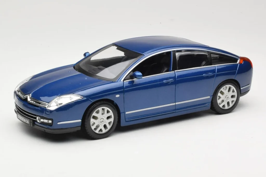 Model 1:18 Citroen C6 blue Bburago