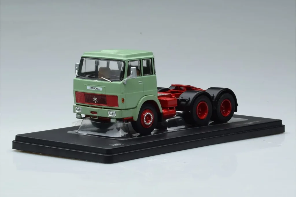 Model 1:43 Henschel HS 19 TS green IXO