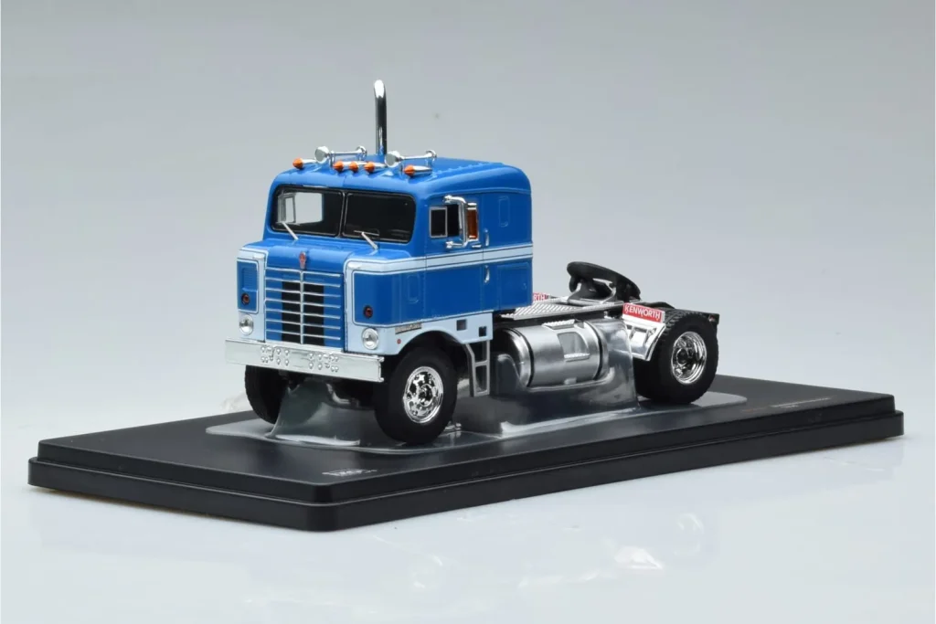 Model 1:43 Kenworth Bullnose blue IXO