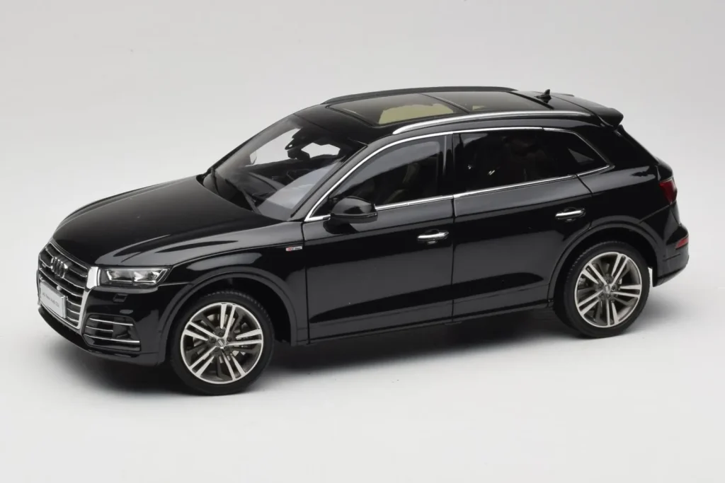 Model 1:18 Audi Q5L FY Black Paudi Model