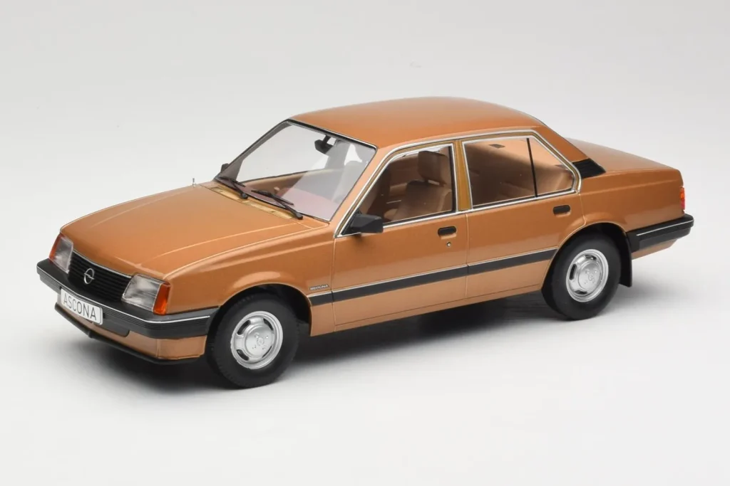 โมเดลรถ 1:18 Opel Ascona C Berlina สีเบจเมทัลลิก MCG