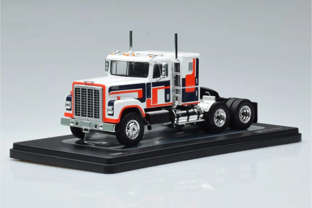 车型 1:43 International Transtar 4300 白色 IXO