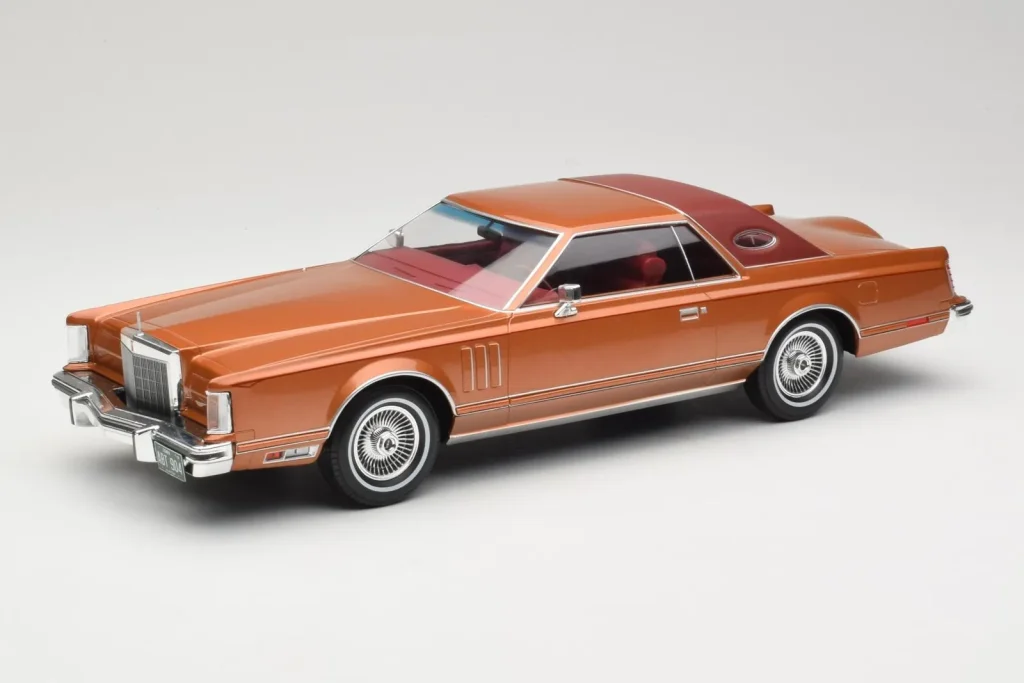 โมเดลรถ 1:18 Lincoln Continental Mark V Crystal Apricot Metallic MCG
