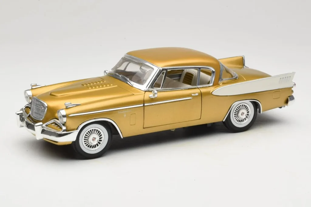 Model 1:18 Studebaker Golden Hawk Anson