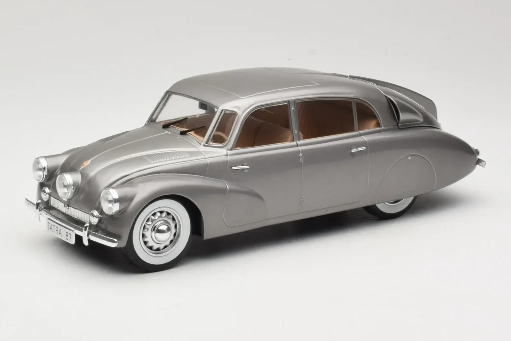 Model 1:18 Tatra 87 Grey MCG