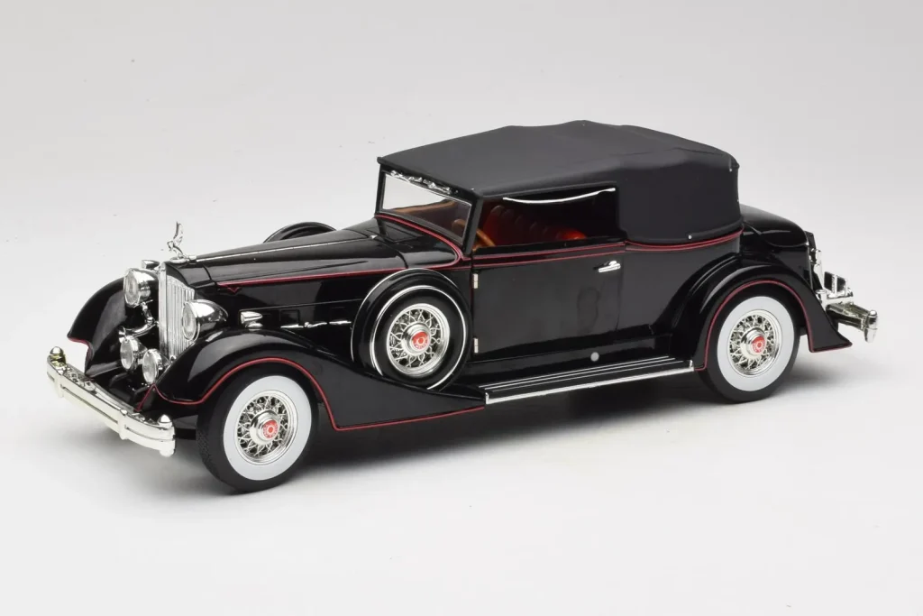 Model 1:18 Packard Convertible Black Anson