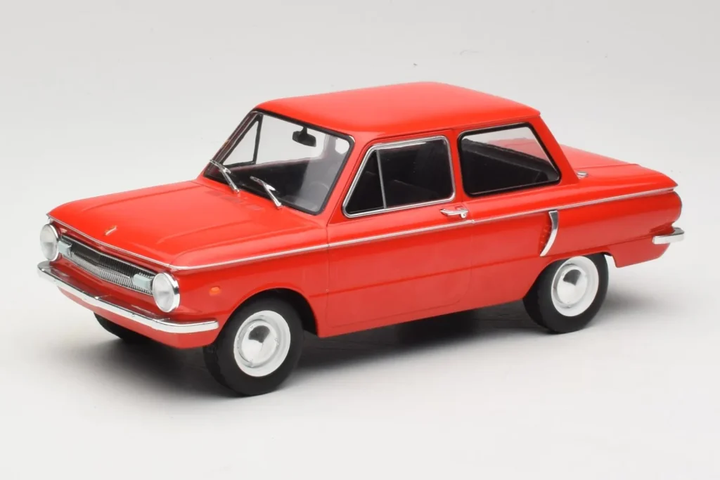 โมเดลรถ 1:18 ZAZ 966 สีแดง MCG (มือสอง)