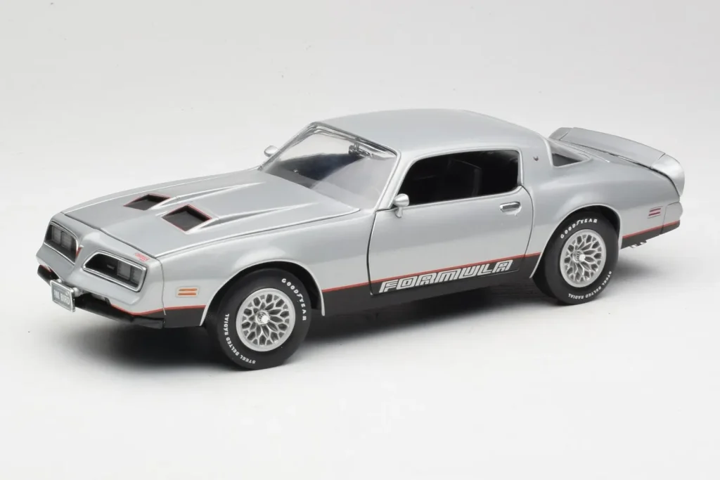 โมเดลรถ 1:18 Pontiac Firebird Formula สีเงิน ERTL (มือสอง)