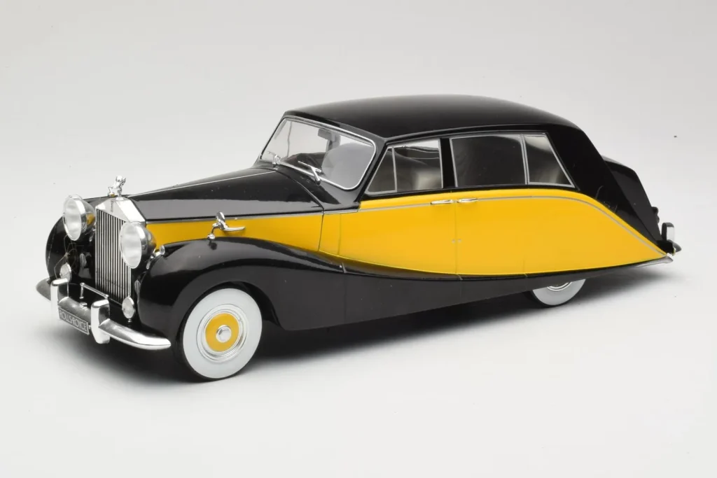 โมเดลรถ 1:18 Rolls-Royce Silver Wraith Empress by Hooper Black & Yellow MCG (มือสอง)