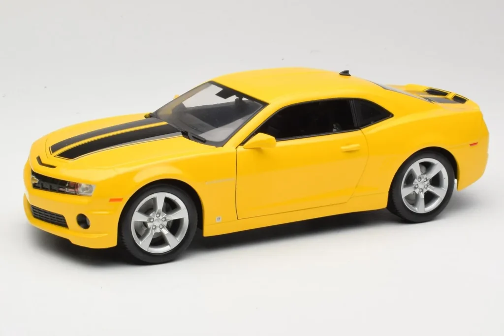 车型 1:18 Chevrolet Camaro SS RS 黄色 Maisto