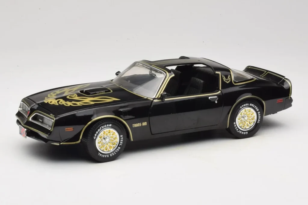 โมเดลรถ 1:18 Pontiac Firebird Trans Am SE Smokey and the Bandit Joyride (มือสอง)