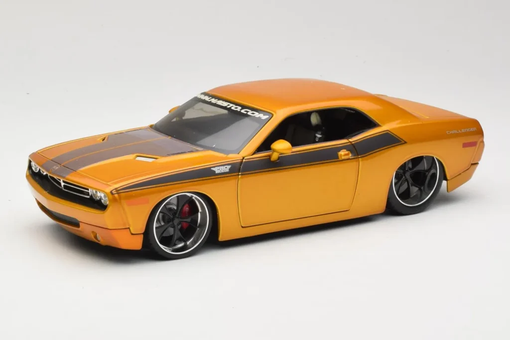 车型 1:18 Dodge Challenger Concept 金色 Maisto