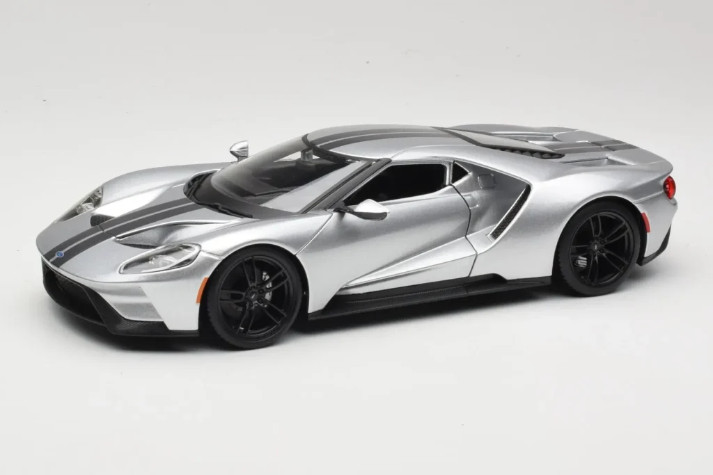 车型 1:18 Ford GT 银色 Maisto