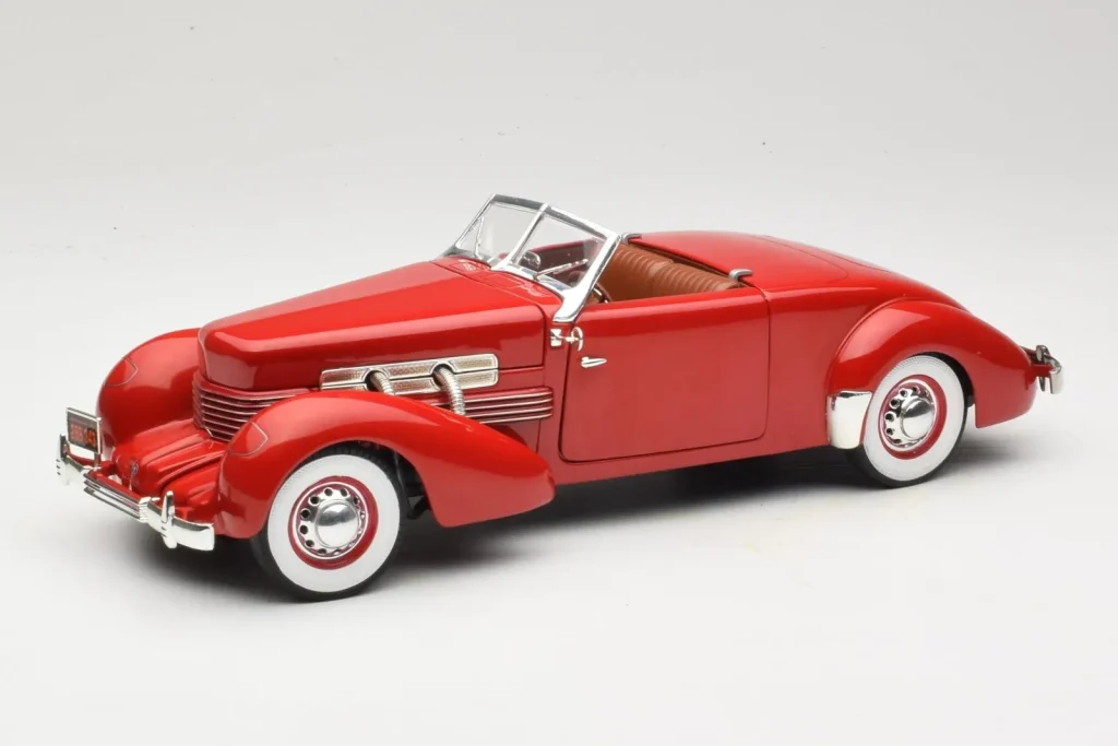 โมเดลรถ 1:18 Cord 812 Convertible สีแดง American Muscle (มือสอง)