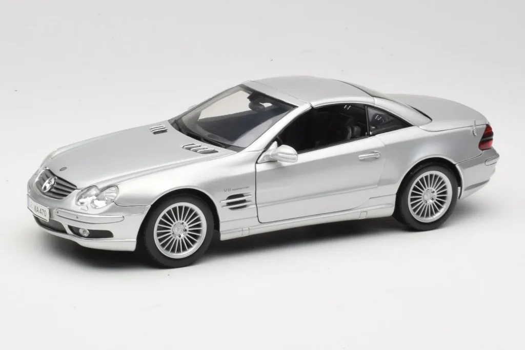 โมเดลรถ 1:18 Mercedes SL55 AMG R230 สีเงิน Maisto (มือสอง)