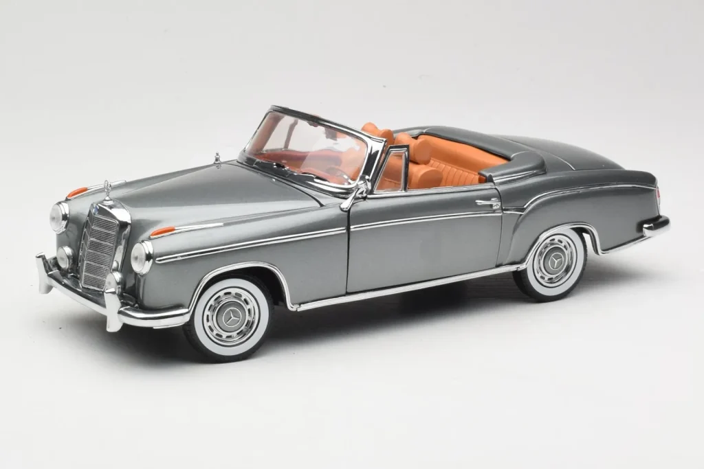 โมเดลรถ 1:18 Mercedes 220 SE W128 Convertible สีเทาเมทัลลิก Sun Star (มือสอง)