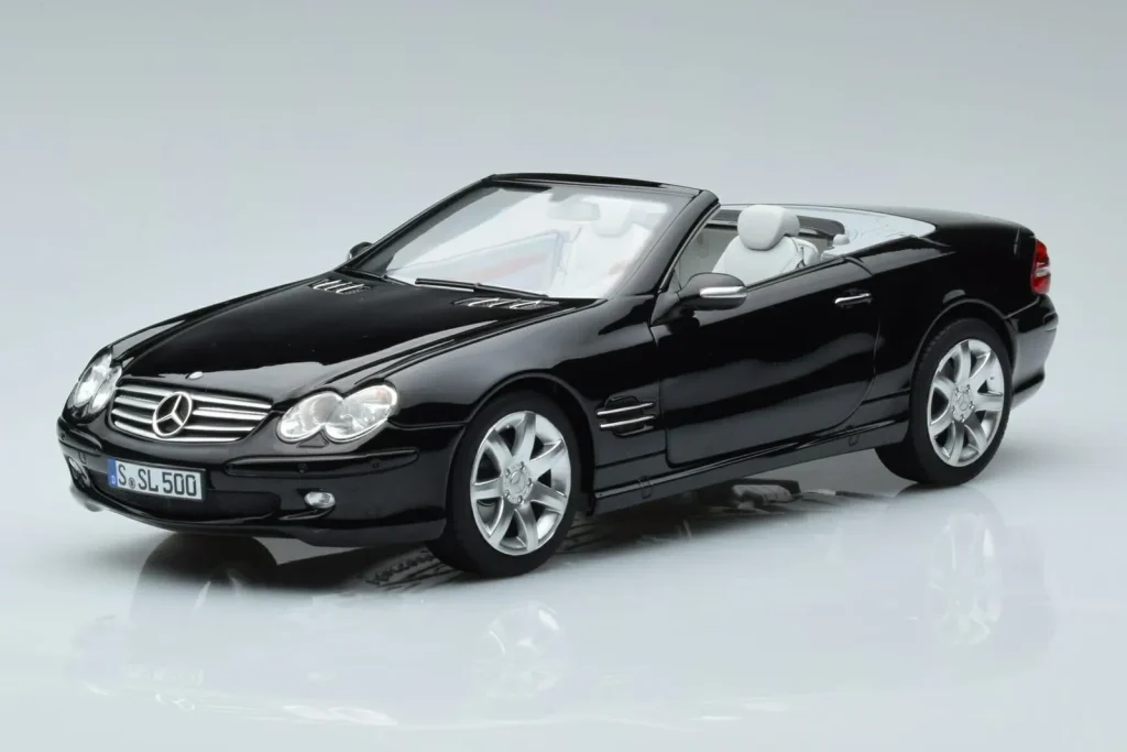 车型 1:18 Mercedes SL500 R230 黑色 Norev