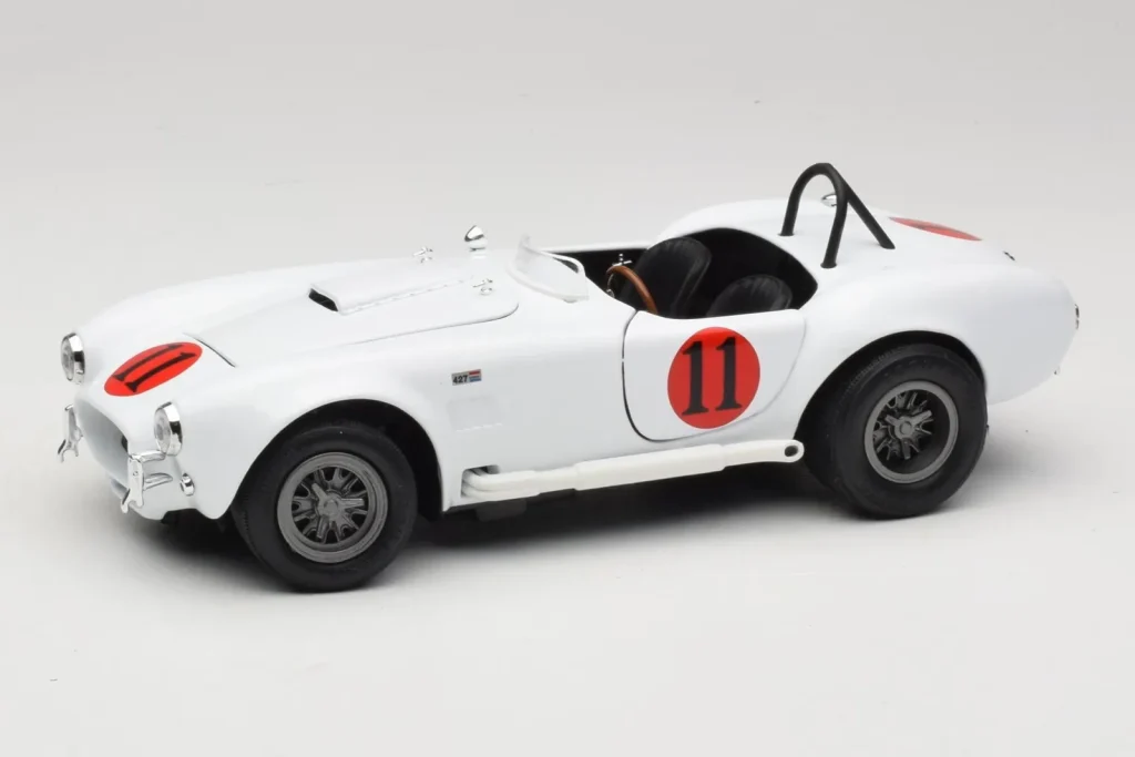 โมเดลรถ 1:18 Shelby Cobra 427 S/C สีขาว Auto World (มือสอง)