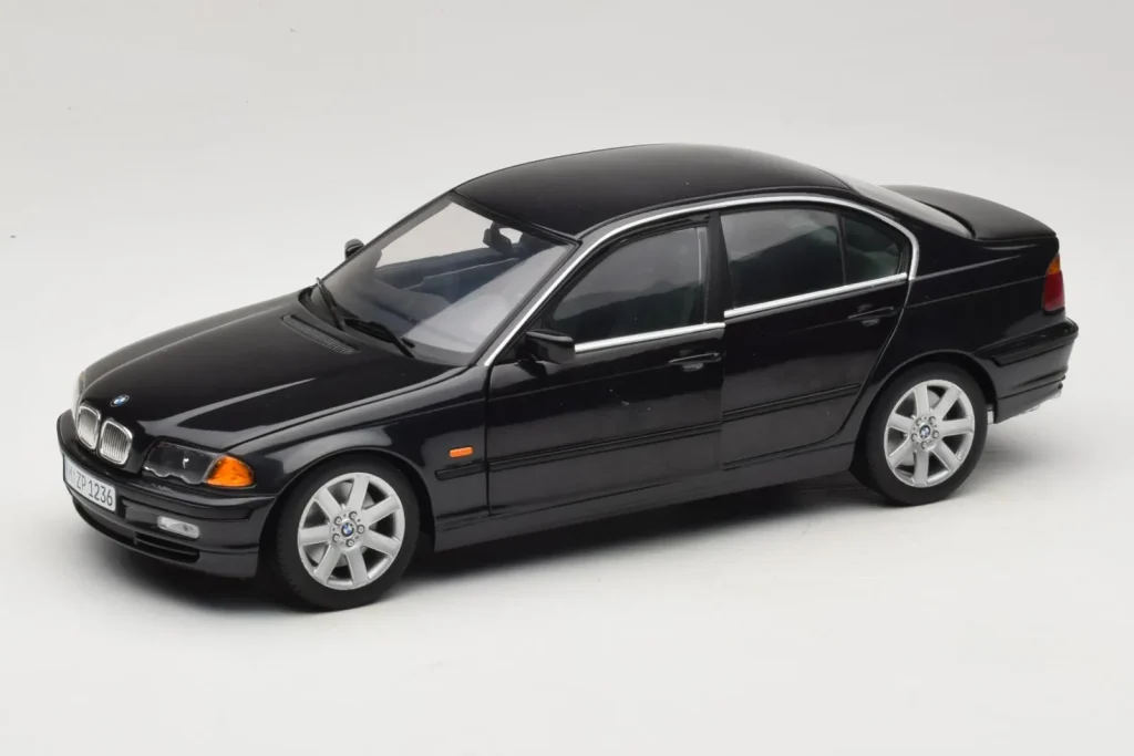 车型 1:18 BMW 328i E46 黑色 UT Models