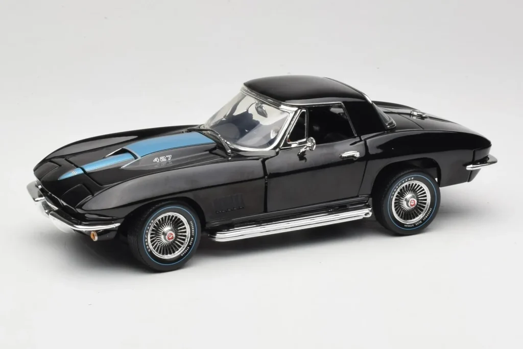 โมเดลรถ 1:18 Chevrolet Corvette C2 สีดำ American Muscle (มือสอง)