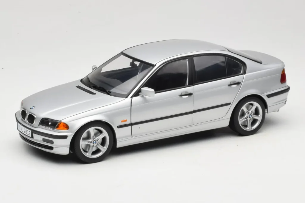车型 1:18 BMW 3 Series E46 银色 UT Models