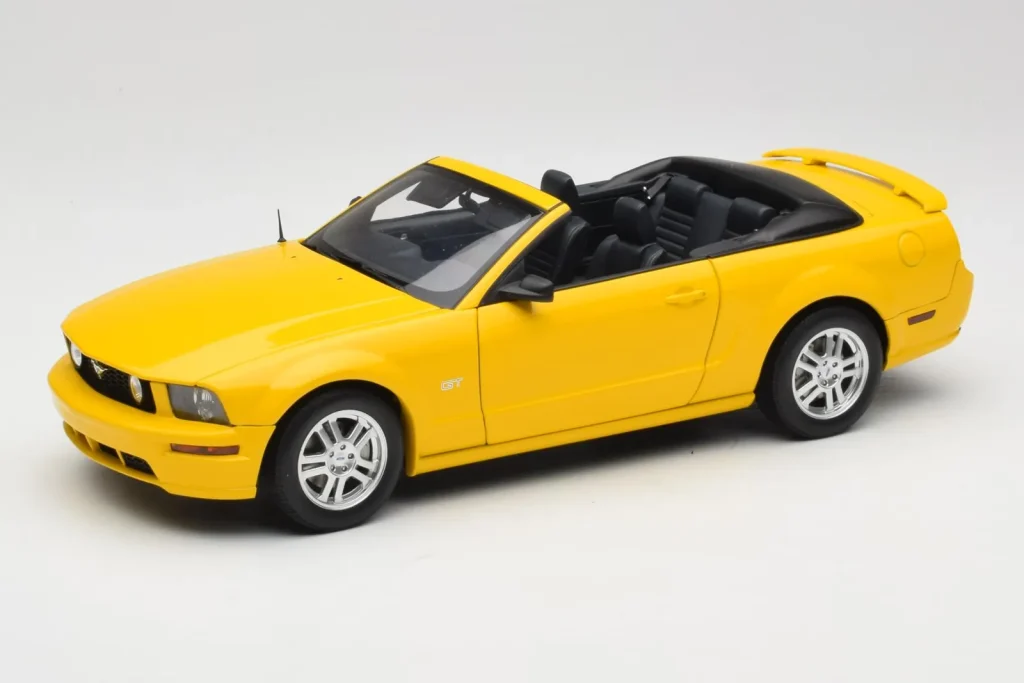车型 1:18 Ford Mustang GT S197 Convertible Screaming 黄色 AUTOart