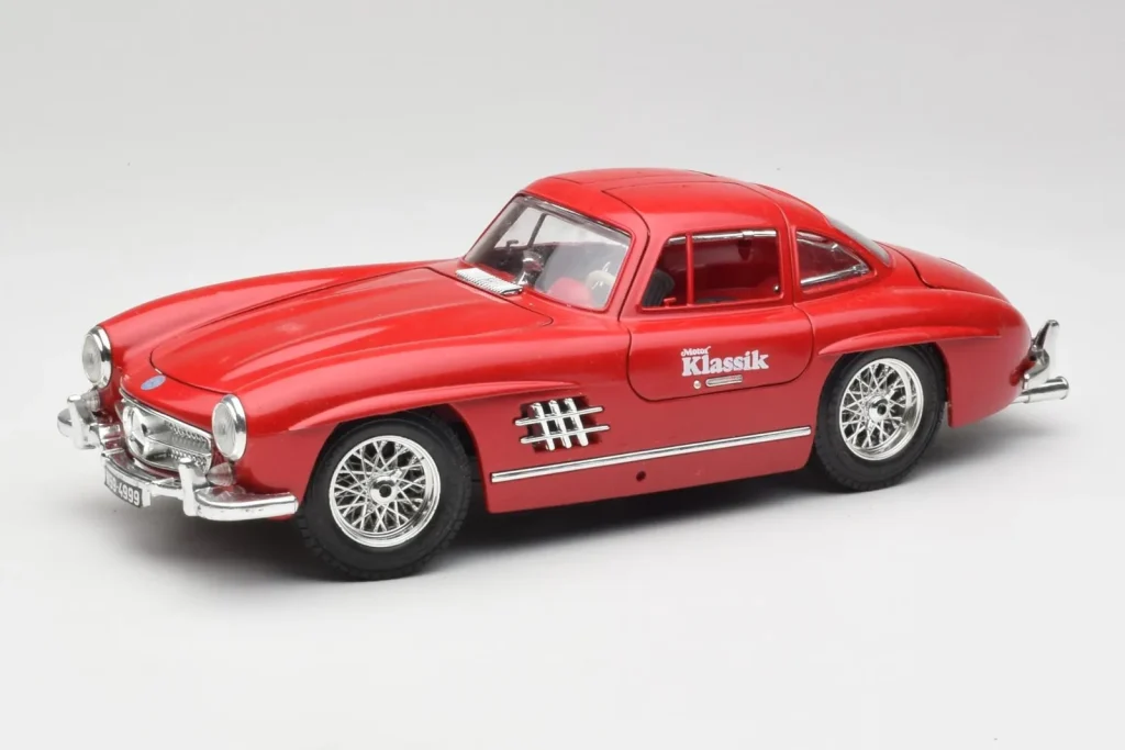 โมเดลรถ 1:18 Mercedes 300 SL W198 สีแดงเมทัลลิก Bburago (มือสอง)