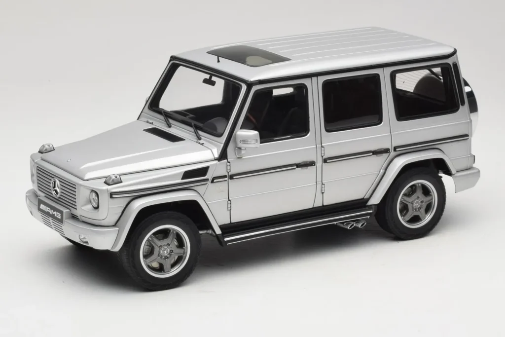 โมเดลรถ 1:18 Mercedes G55 AMG W463 สีเงิน AUTOart (มือสอง)