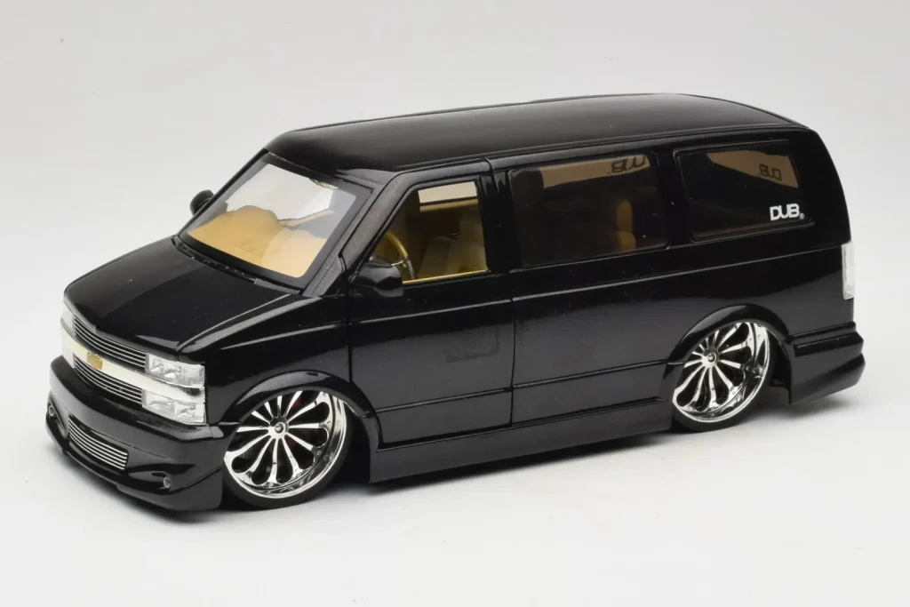 车型 1:18 Chevrolet Astro Van Tuned 黑色 Jada