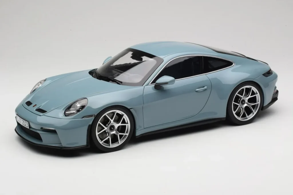 Model 1:12 Porsche 911 992 S/T Meisenblau Norev