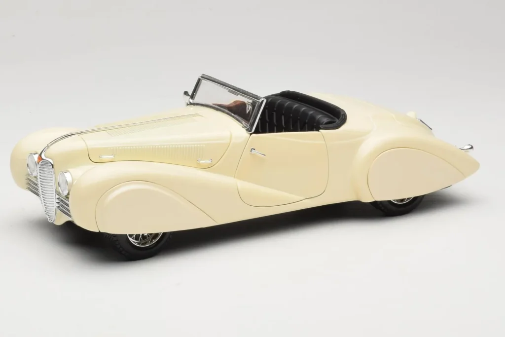 โมเดลรถ 1:18 Delahaye Cabriolet Cream Guiloy (มือสอง)