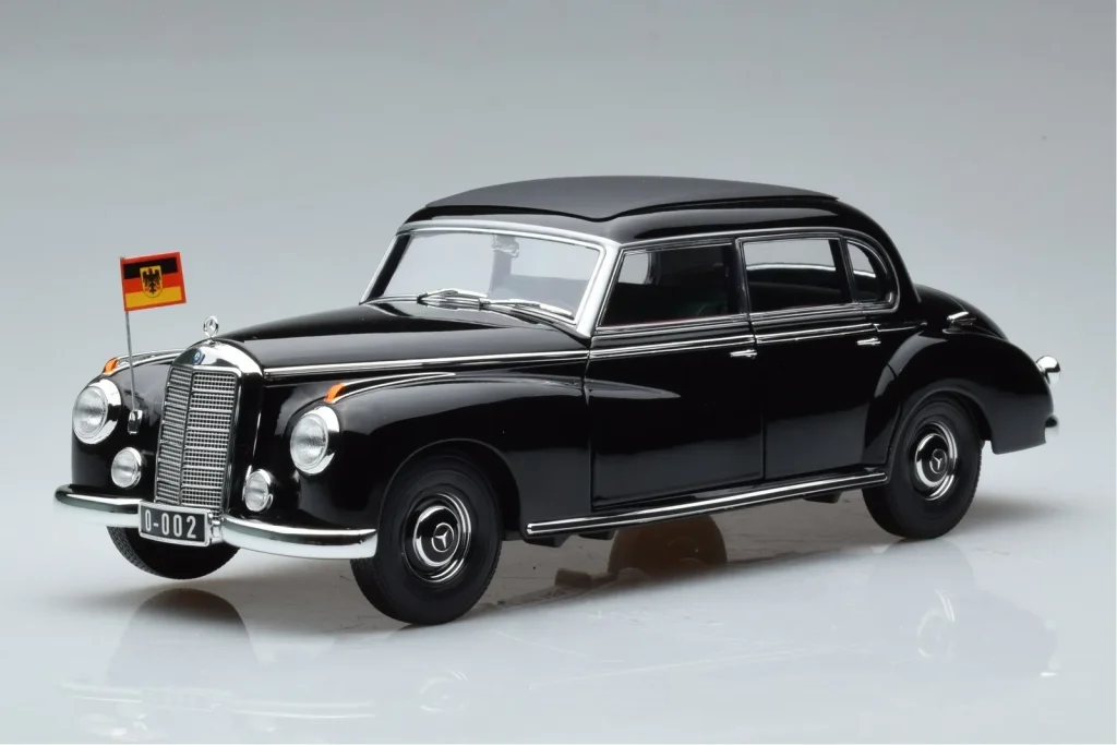 โมเดลรถ 1:18 Mercedes 300 W186 Konrad Adenauer Norev