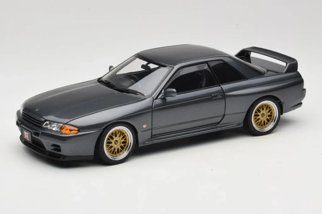 โมเดลรถ 1:18 Nissan Skyline GT-R R32 V-Spec II Tuned Gun สีเทาเมทัลลิก AUTOart