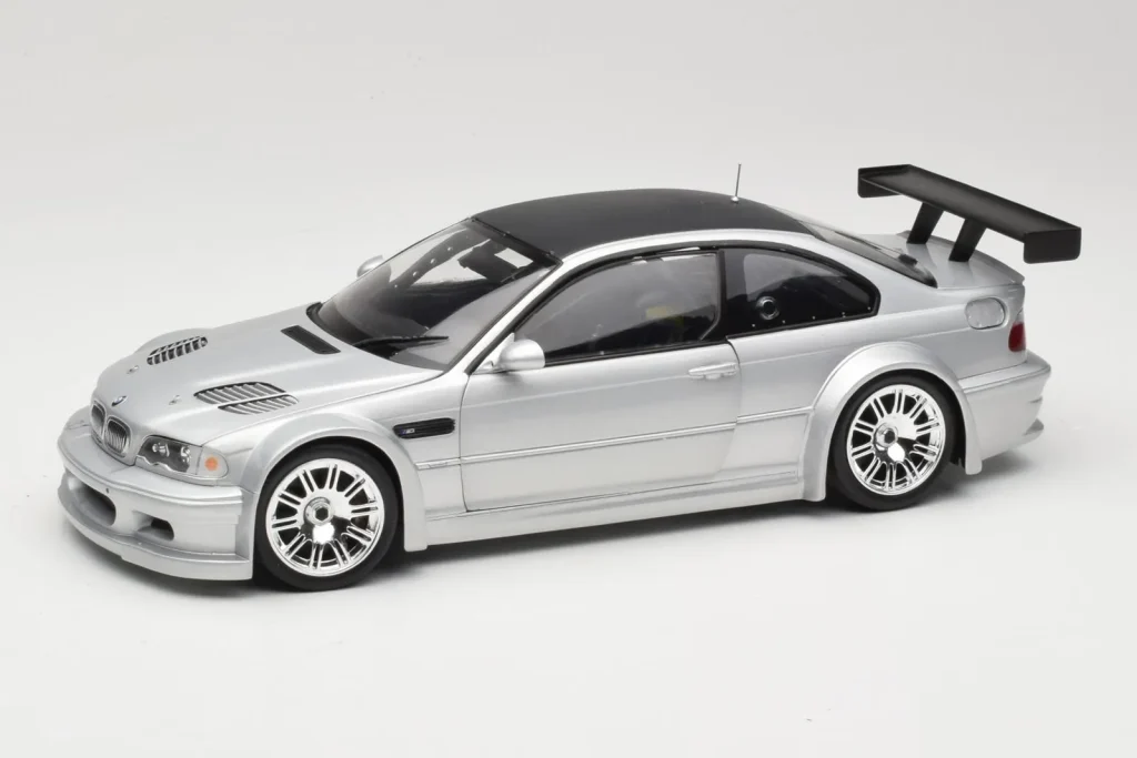 车型 1:18 BMW M3 E46 GTR Street Silver With Carbon Roof Minichamps