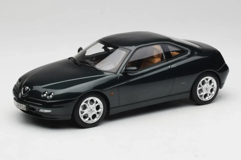 โมเดลรถ 1:18 Alfa Romeo GTV 916 Coventry สีเขียวเมทัลลิก Norev