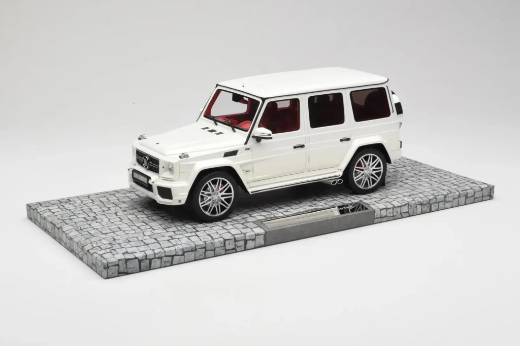 โมเดลรถ 1:18 Mercedes Brabus B63 620 Widestar Pearl สีขาว Minichamps (มือสอง)