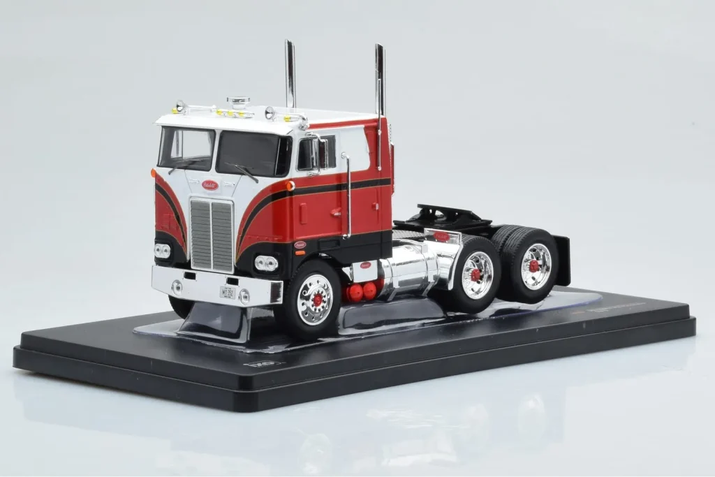 车型 1:43 Peterbilt 352 Pacemaker Red White IXO
