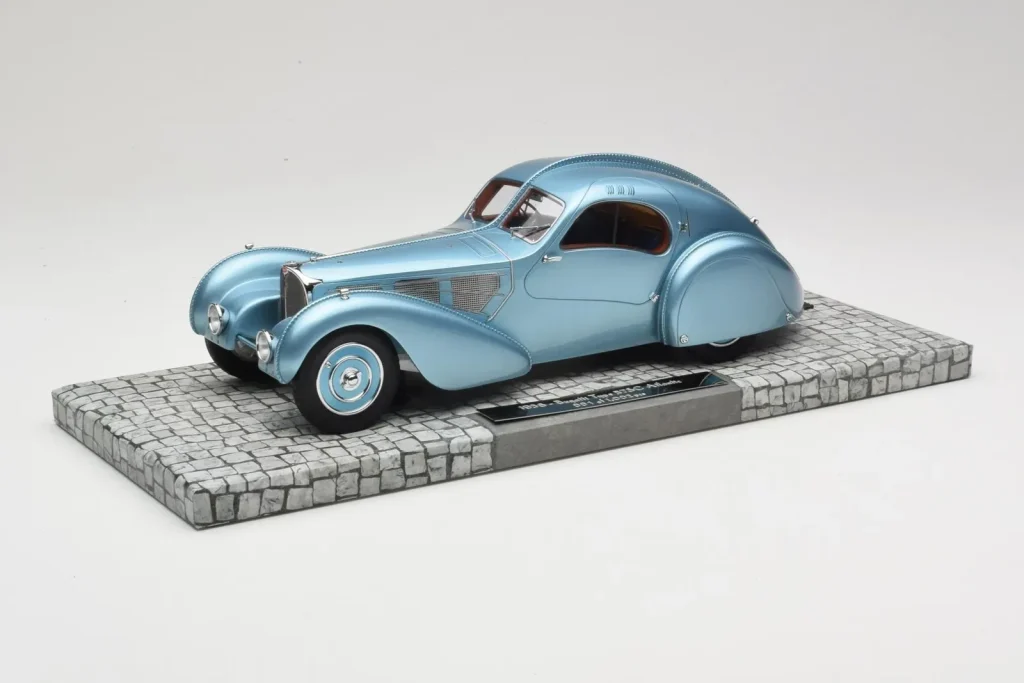 车型 1:18 Bugatti Type 57SC Atlantic 蓝色 Minichamps