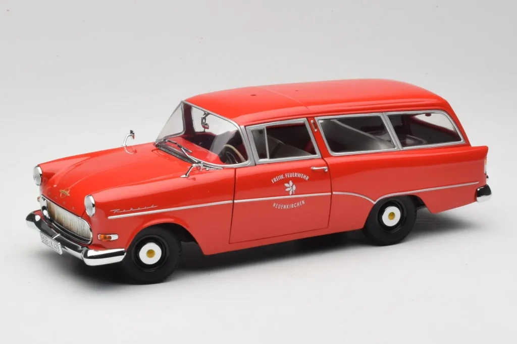 โมเดลรถ 1:18 Opel Rekord P1 Caravan Feuerwehr Neuenkirchen Minichamps (มือสอง)